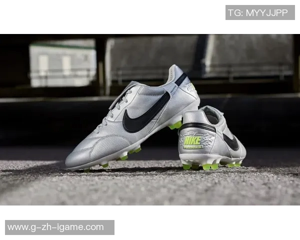 托尼克罗斯足球鞋的独特设计与性能解析助你提升场上表现 托尼克罗斯足球鞋的独特设计与性能解析助你提升场上表现